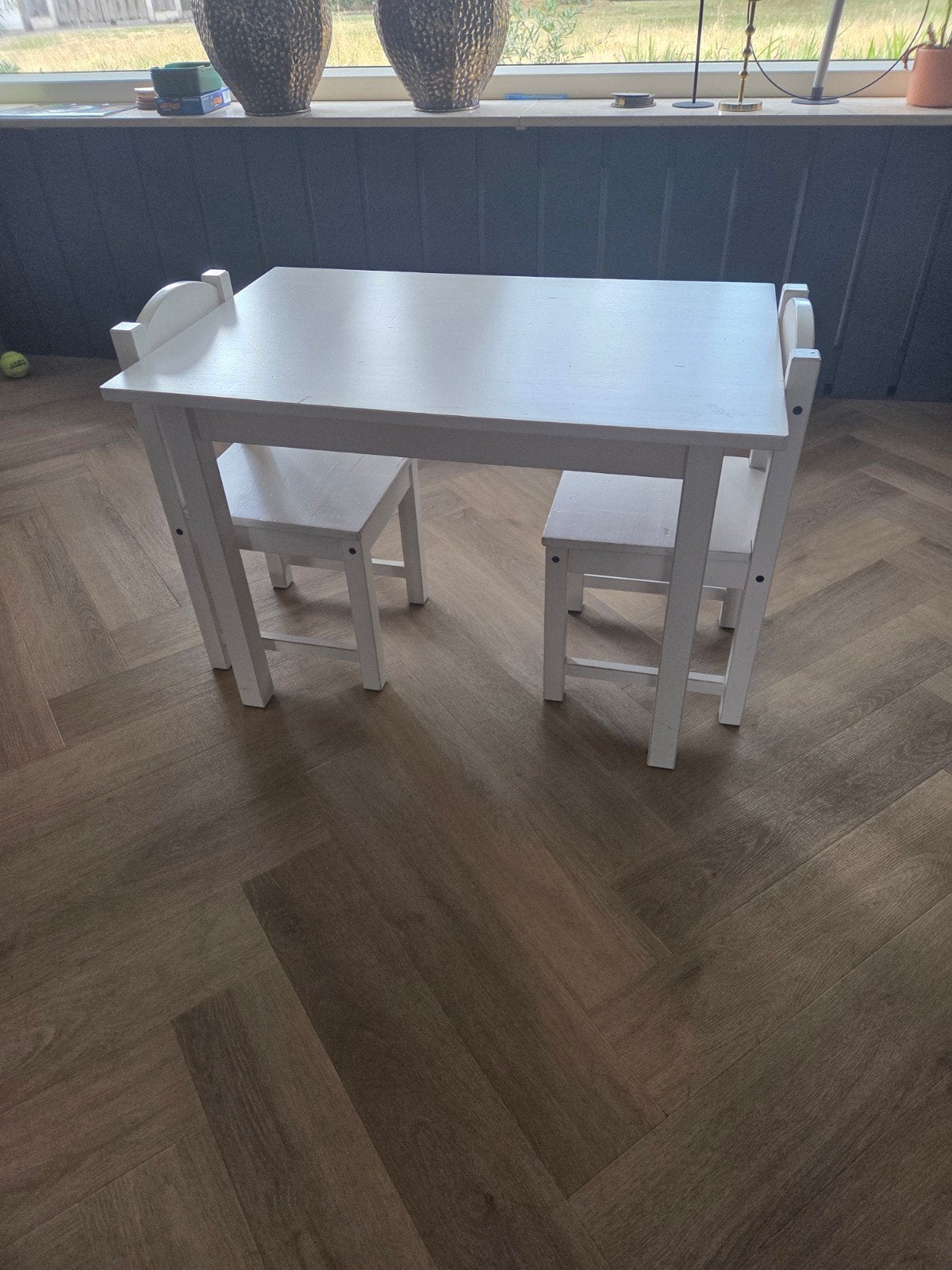 IKEA kindertafel met 2 stoelen - wit, Kinderen en Baby's, Kinderkamer | Tafels en Stoelen, Gebruikt, Tafel(s) en Stoel(en), Ophalen