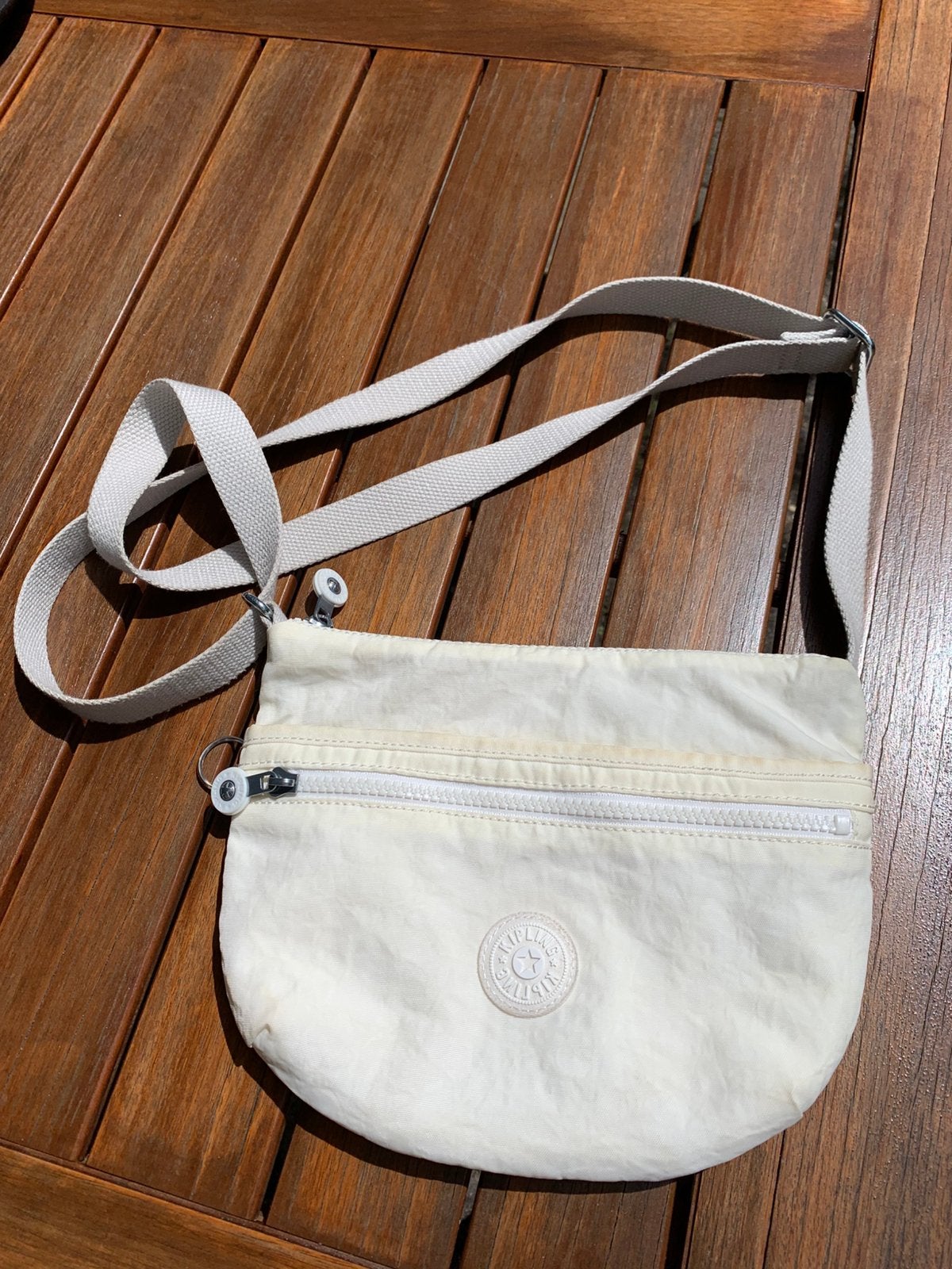 TE KOOP: Kipling schoudertasje, gebroken wit., Sieraden, Tassen en Uiterlijk, Tassen | Schoudertassen, Ophalen of Verzenden, Zo goed als nieuw