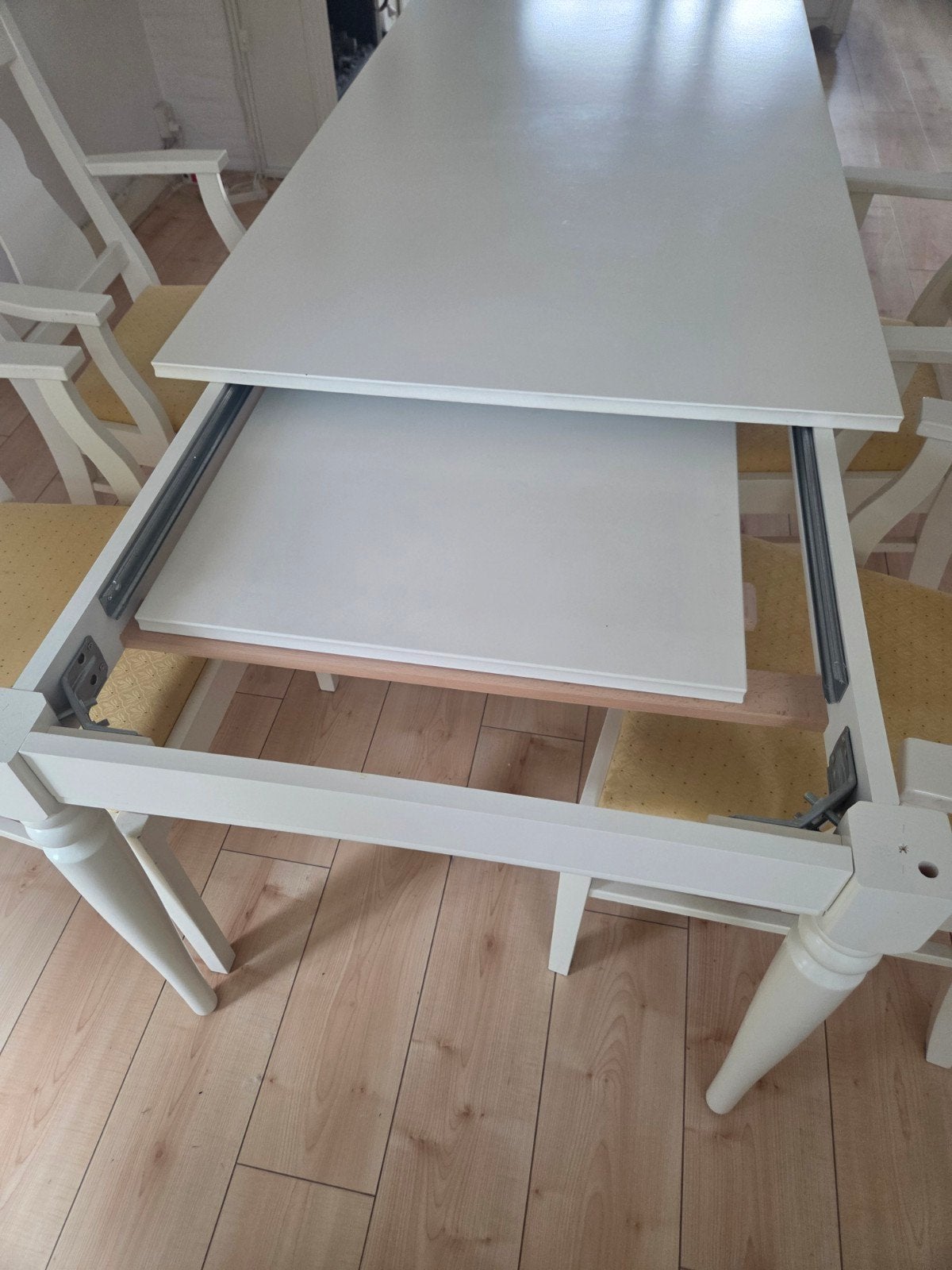 Foto 4 van IKEA Ingatorp uitschuifbare eettafel met 4 stoelen
