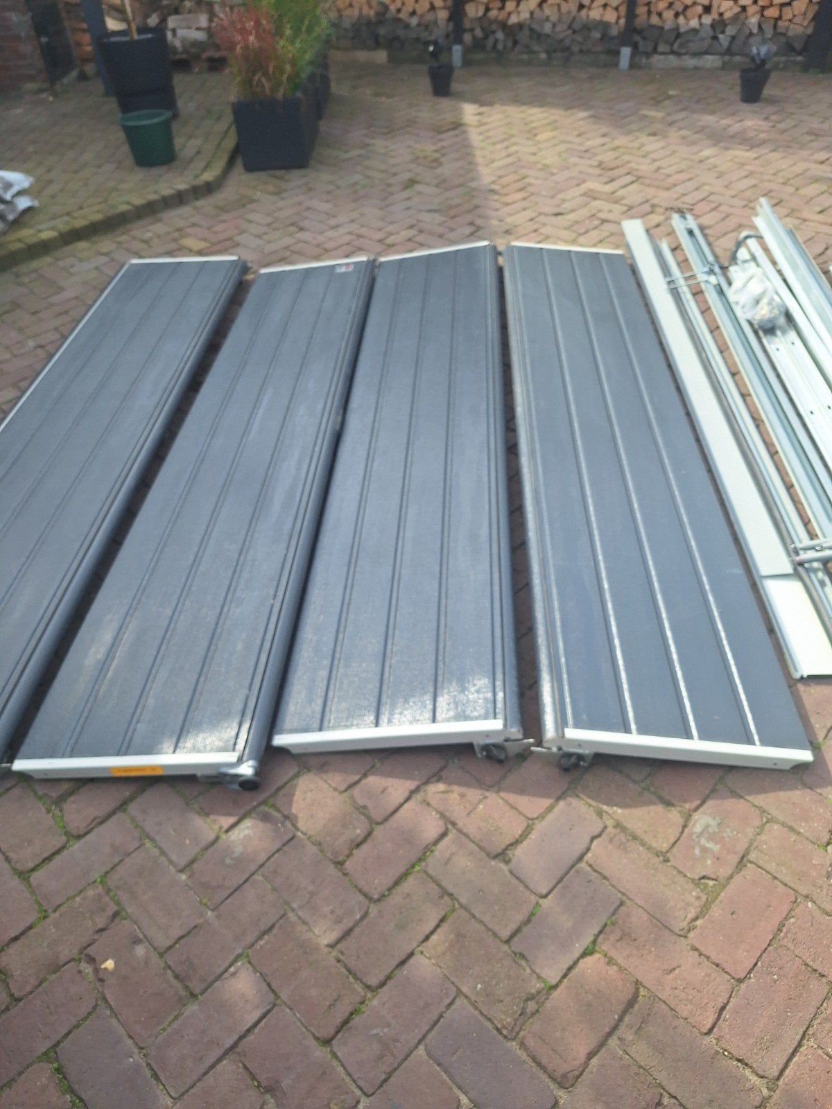 Garagedeur sectionaal b2500 x h2000 cpl. met electr. opener., Ophalen, Zo goed als nieuw, Garagedeur, 200 tot 215 cm