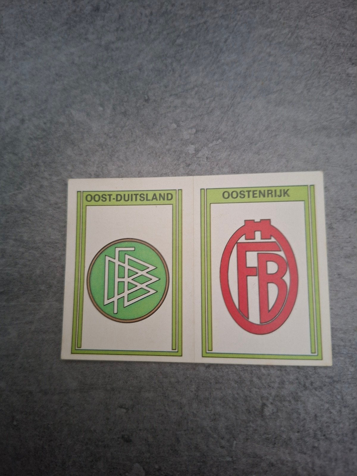Panini sticker Voetbal 78.Emblemen Oost-Duitsland/Oostenrijk, Ophalen of Verzenden, Zo goed als nieuw, Sticker