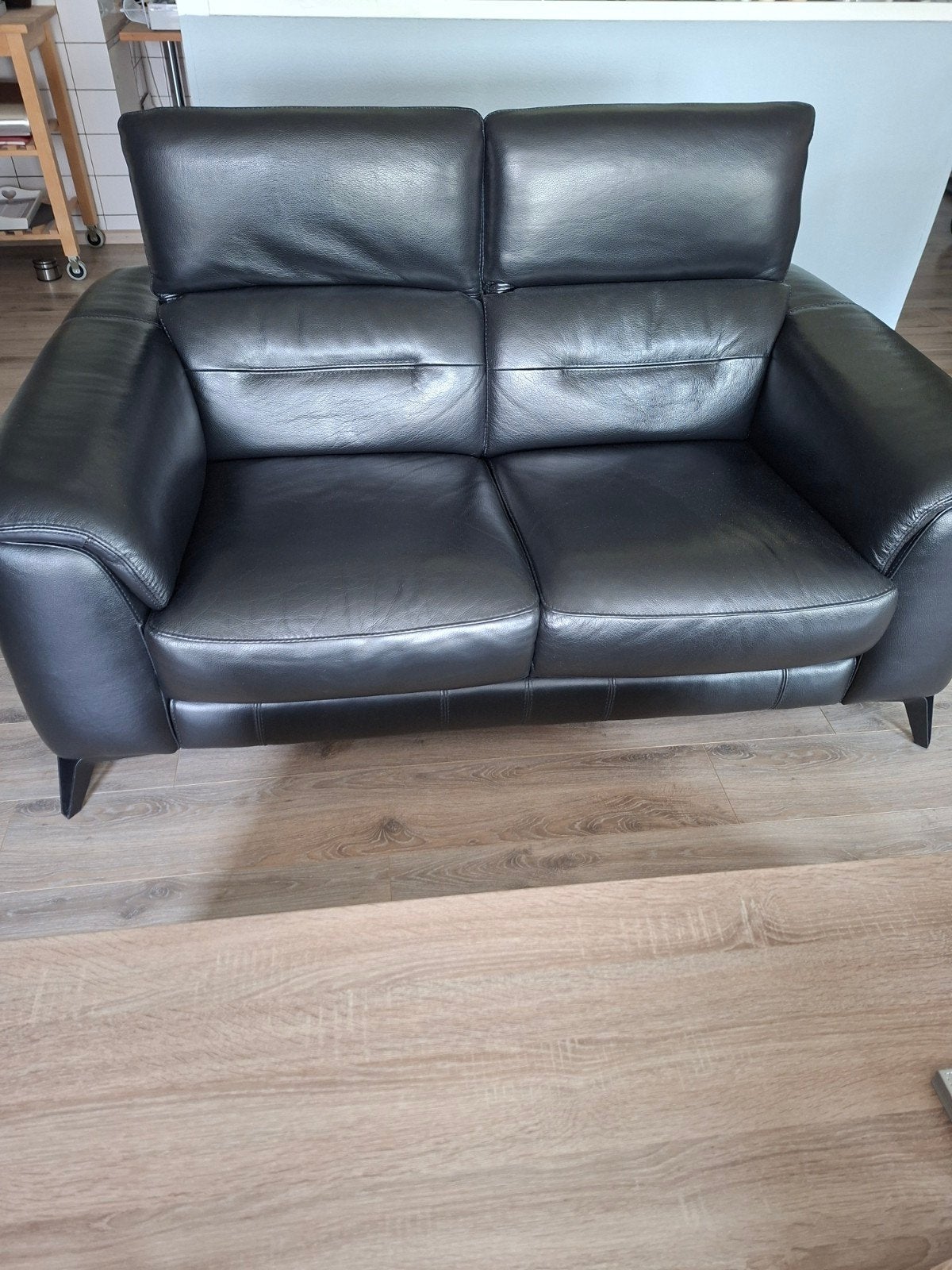 te koop 2 zits bank leer, Ophalen, Tweepersoons, Zo goed als nieuw, Rechte bank