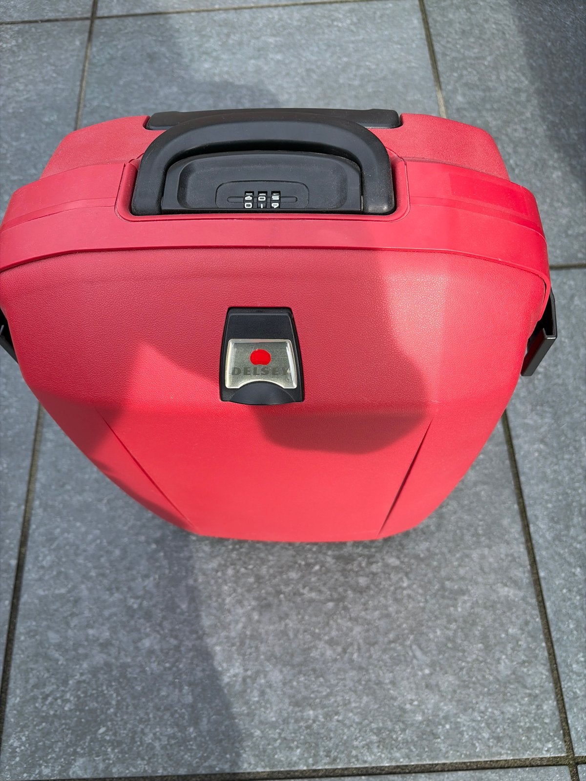 Delsey Koffer Rood, Sieraden, Tassen en Uiterlijk, Gebruikt, 50 tot 60 cm, Hard kunststof, Slot