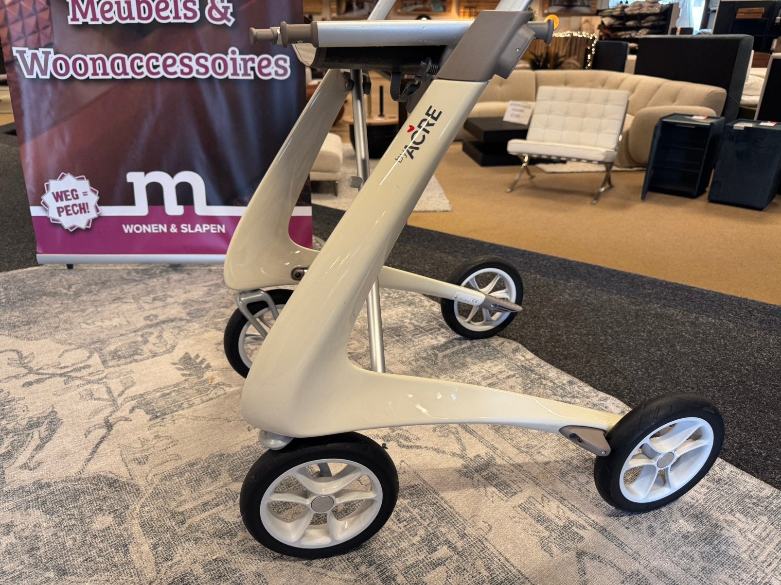 byACRE Carbon Ultralight Rollator – Slechts 4,8 kg €399,-, Diversen, Rollators, Ophalen, Zo goed als nieuw, Mwonenenslapen, Mwonenenslapen@ziggo.nl
