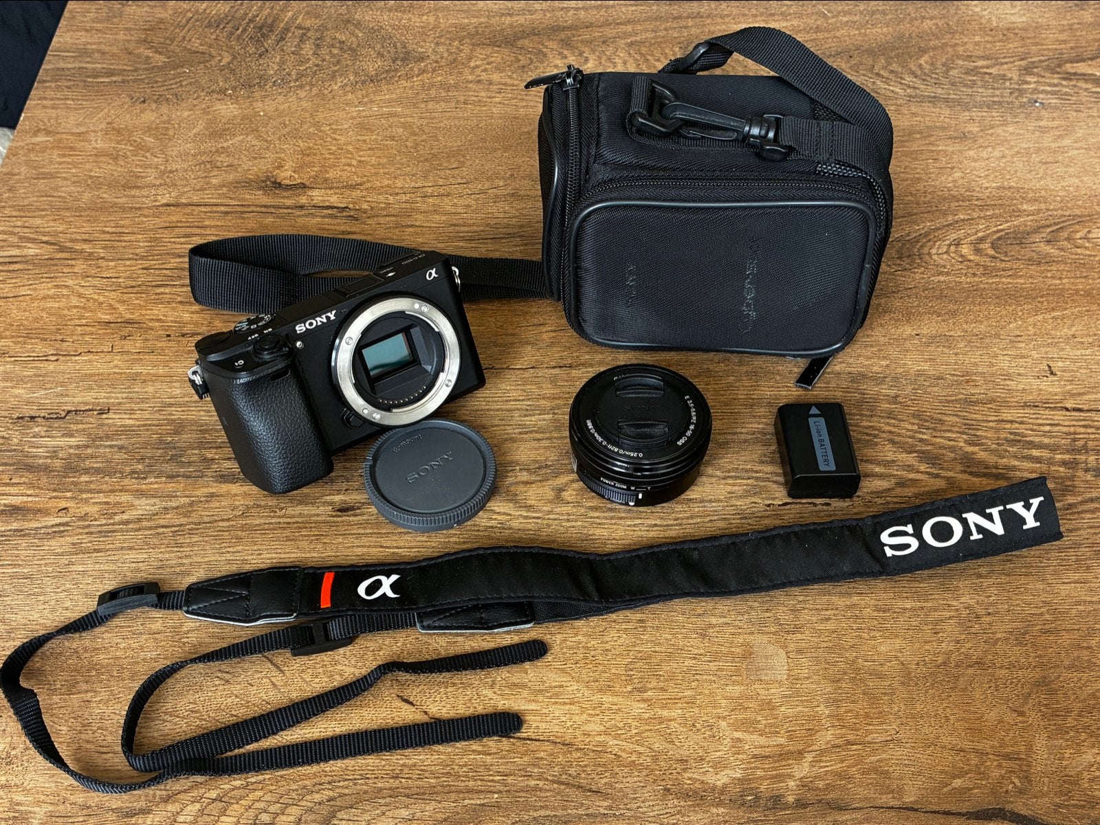 Sony A6300 + Kitlens + Extra's – Uitstekende Staat, Beeldstabilisatie, Ophalen of Verzenden, Zo goed als nieuw, Accu