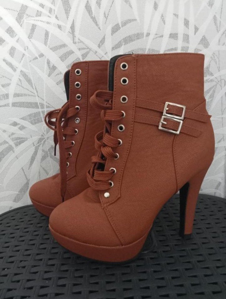 Laarzen met hoge hak bruin maat 37, Kleding | Dames, Schoenen, Hoge laarzen, Bruin, Nieuw, Ophalen of Verzenden