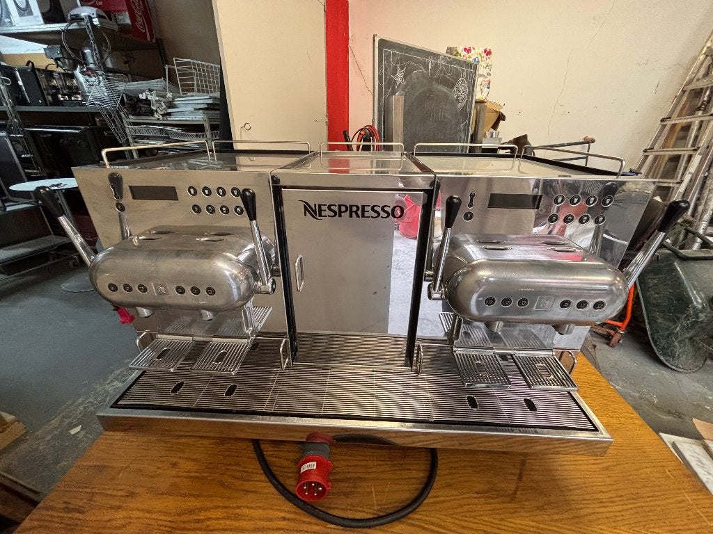 Nespresso Aguila AG400 koffie automaat, Ophalen, Koffiepads en cups, Gebruikt, 10 kopjes of meer