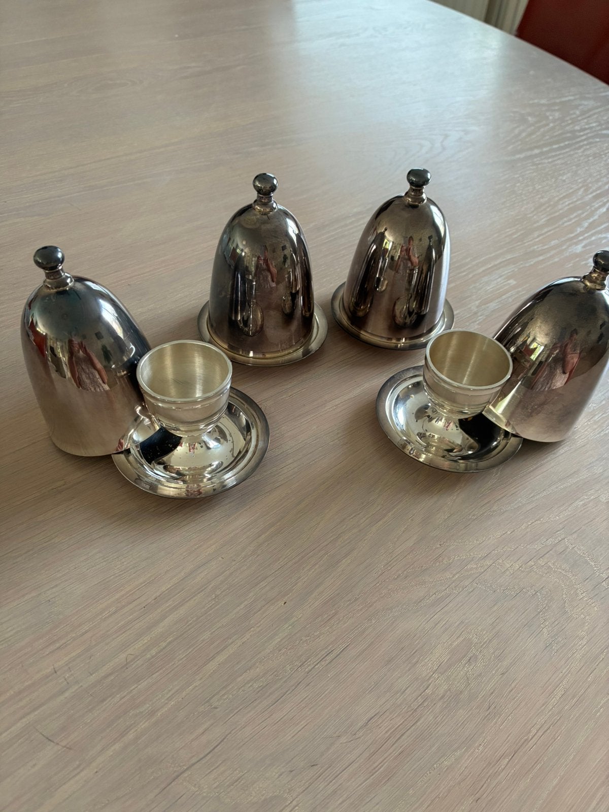 Te koop wegens over compleet deze eierdopjes met deksel., Ophalen, Zilver