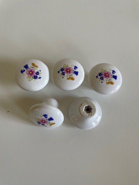 Witte gladde deurknoppen met bloemen erop 4 cm doorsnede, Ophalen of Verzenden, Nieuw, Koper of Messing, Overige typen