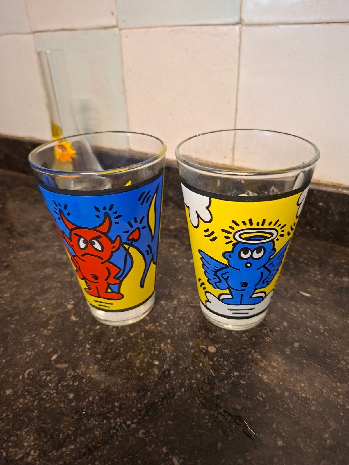 Keith Haring drinkglazen - Engel en Duivel, Ophalen of Verzenden, Gebruikt, Glas, Meerkleurig