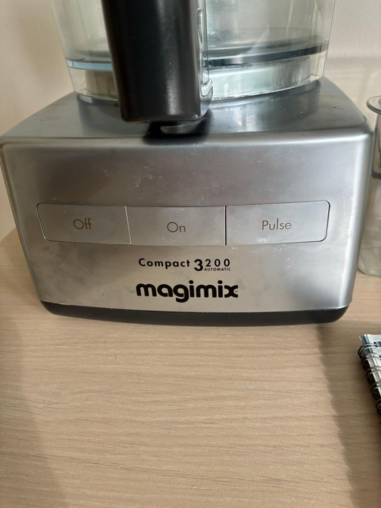 Magimix Compact 3200 foodprocessor met accessoires, 2 tot 3 liter, Ophalen, Gebruikt, 3 snelheden of meer