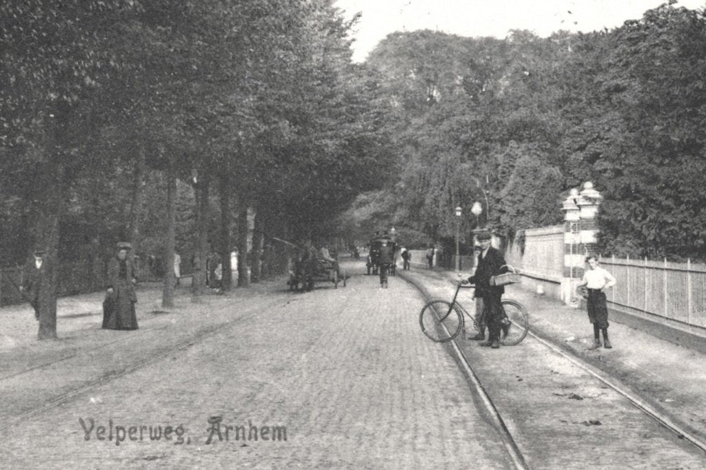 984232 Arnhem Velperweg 1911 Gelopen met Postzegel, Ophalen of Verzenden, Voor 1920, Gelopen, Gelderland