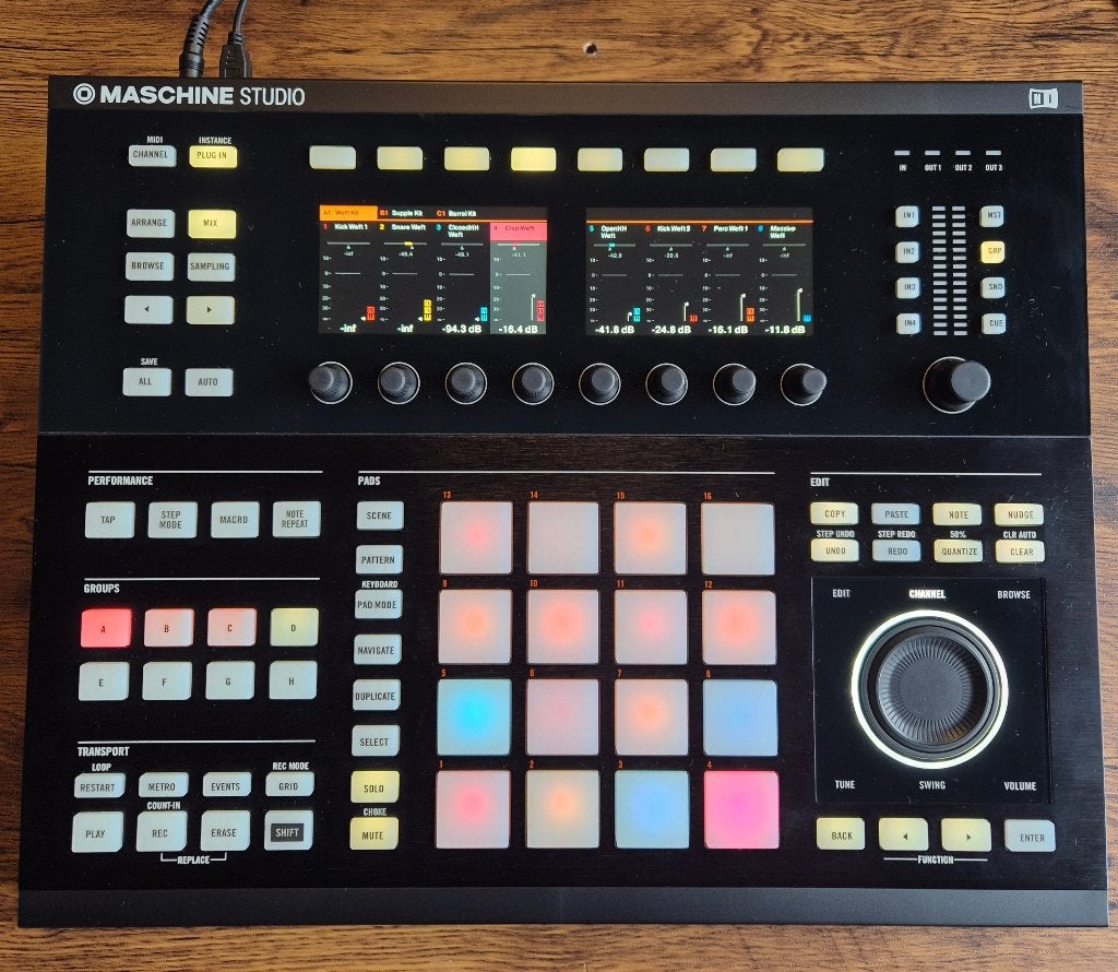 Native Instruments Maschine Studio met decksaver, Muziek en Instrumenten, Midi-apparatuur, Ophalen of Verzenden, Gebruikt