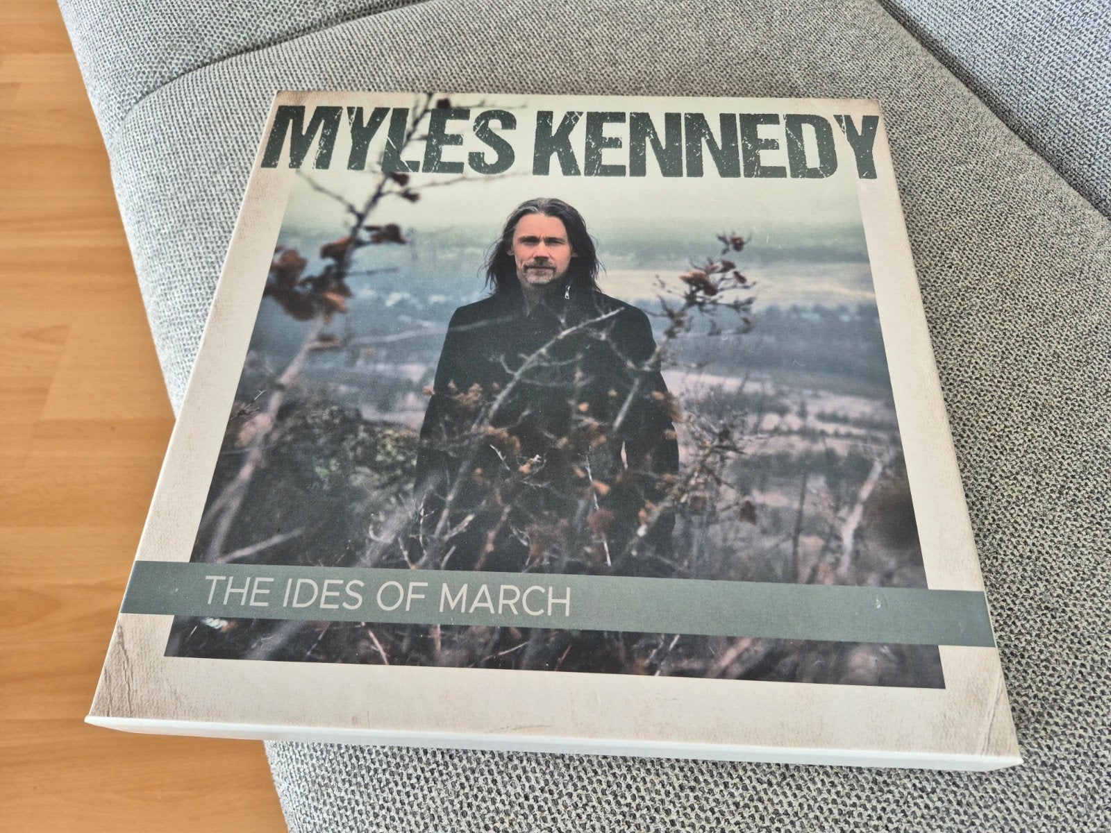 Myles Kennedy Dubbel LP Box + Single The Ides of March, Cd's en Dvd's, Ophalen of Verzenden, Nieuw in verpakking, Overige formaten
