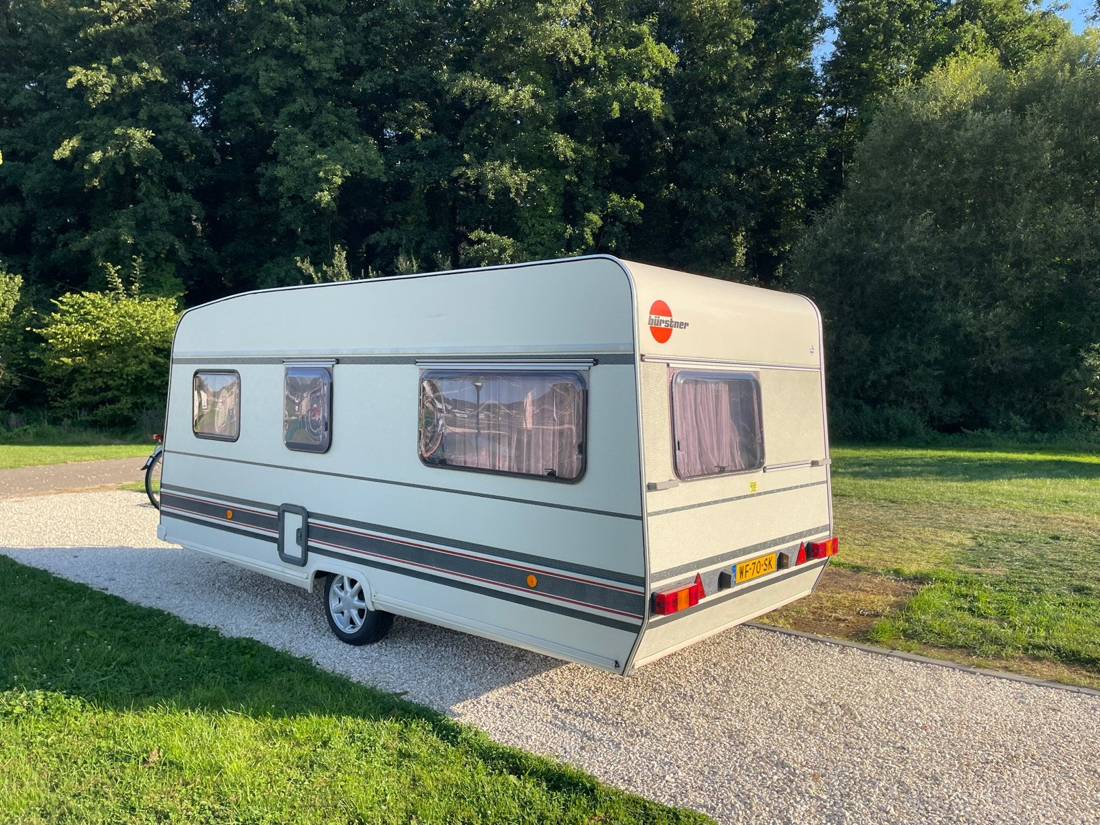 Bürstner Holiday Caravan - Compact en Compleet, Rondzit, Omvormbare zithoek, Particulier, Bürstner