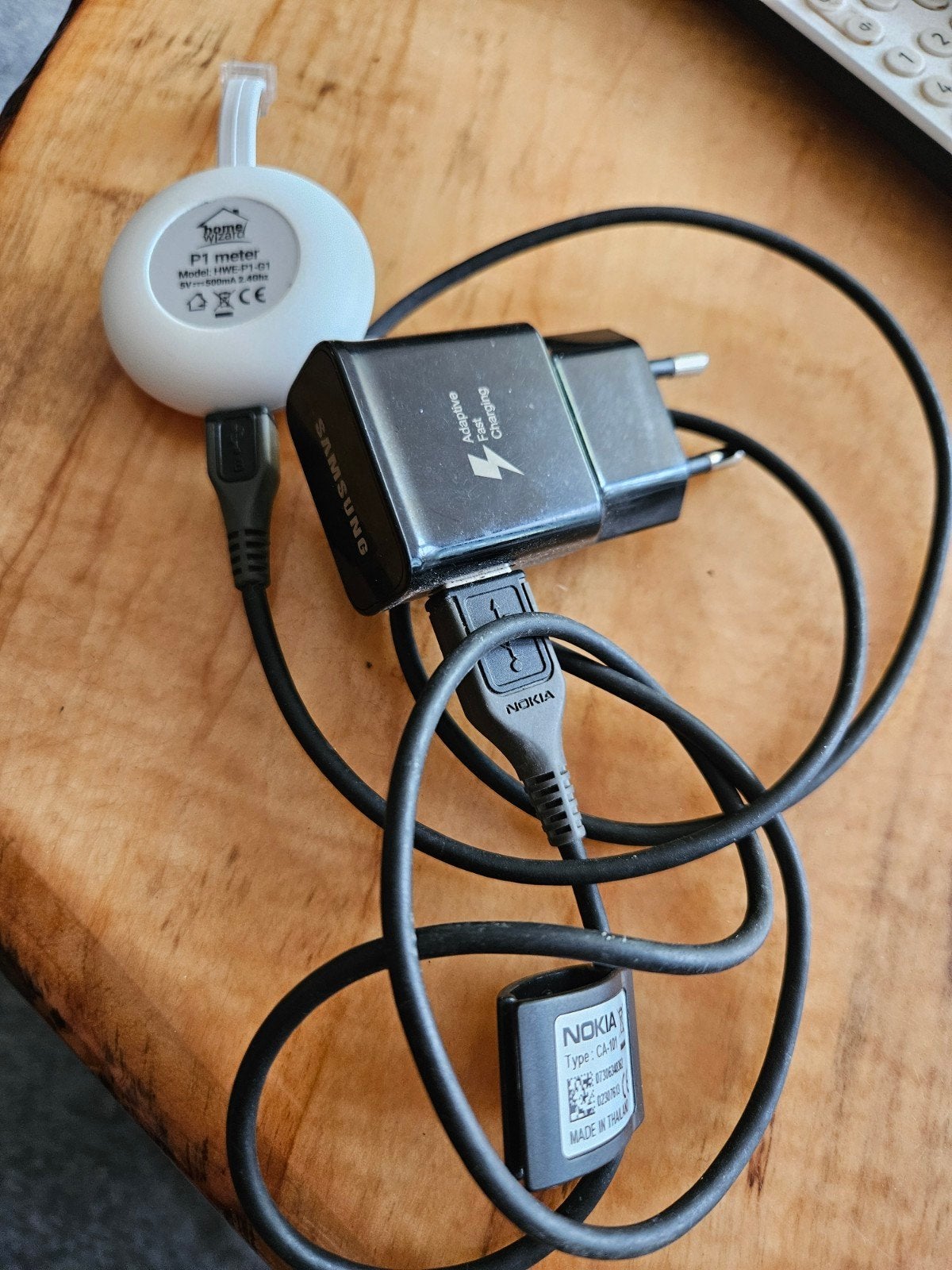 HomeWizard P1 meter met Samsung oplader en Nokia kabel, Ophalen of Verzenden, Gebruikt