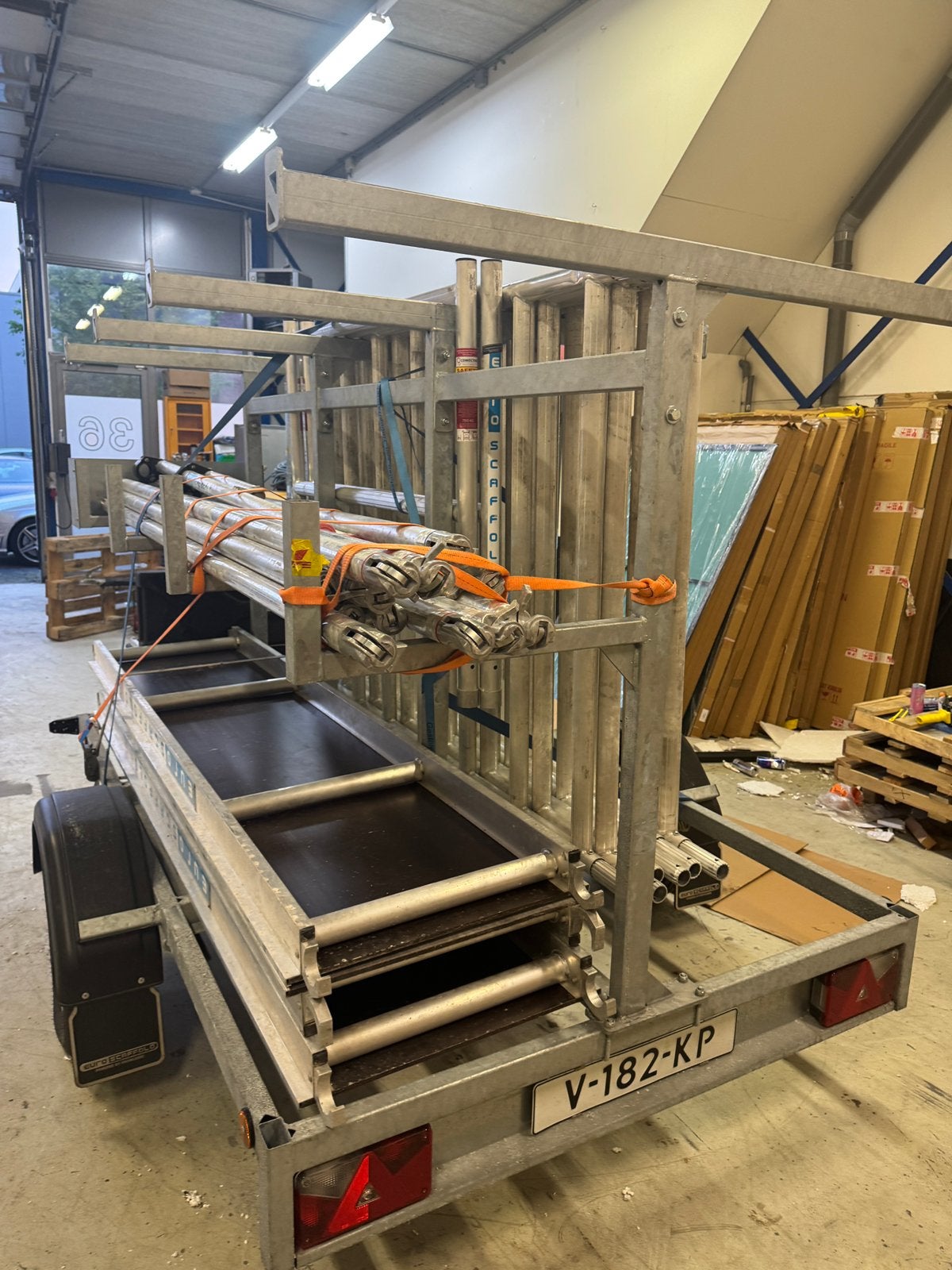 Euroscaffold rolsteiger (3 hoog) inclusief aanhanger, Ophalen, Zo goed als nieuw, Rolsteiger of Kamersteiger, 5 meter of hoger
