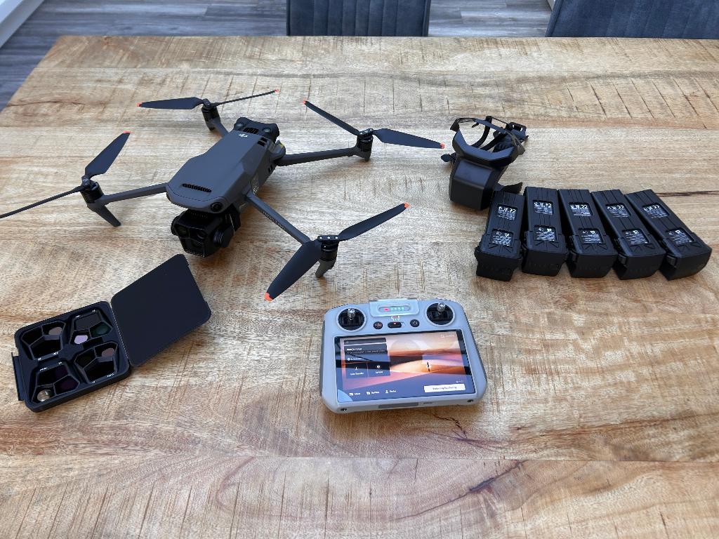 Nieuwe DJI Mavic 3 Pro fly more, 30 tot 45 minuten, 5 tot 10 kilometer, Nieuw, Ophalen of Verzenden