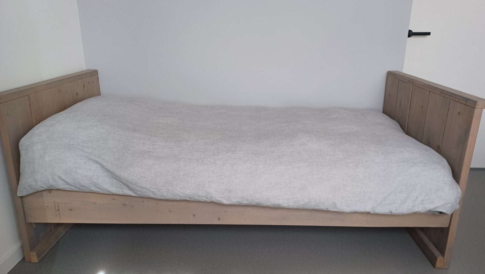 Super stoer houten eenpersoonsbed, incl.matras & lattenbodem, Huis en Inrichting, Slaapkamer | Bedden, Ophalen, 90 cm, Eenpersoons