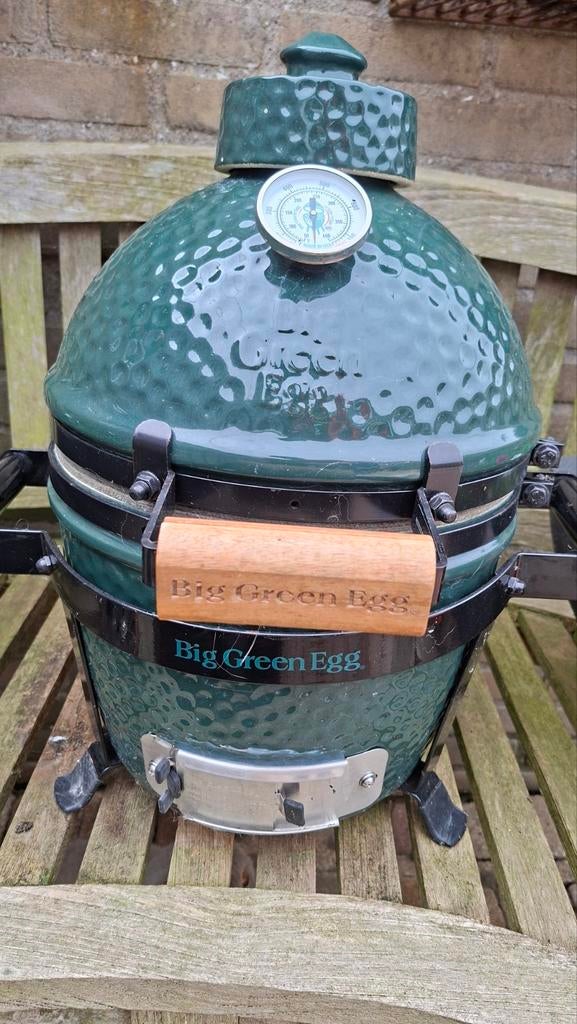Big Green Egg Mini, Tuin en Terras, Houtskoolbarbecues, Zo goed als nieuw, Met accessoires, Ophalen of Verzenden