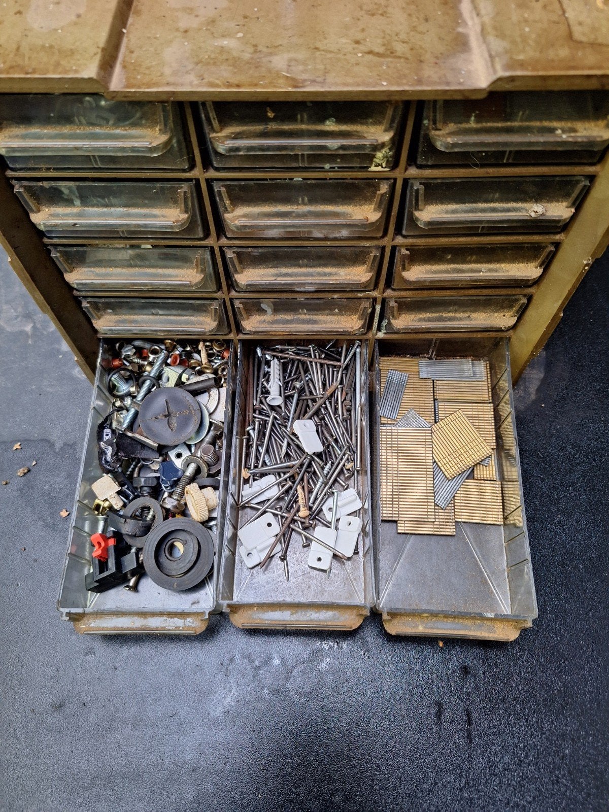 Gevulde sorteerdoos met diverse bevestigingsmaterialen, Ophalen, Gebruikt, Minder dan 50 mm, Bouten of Moeren