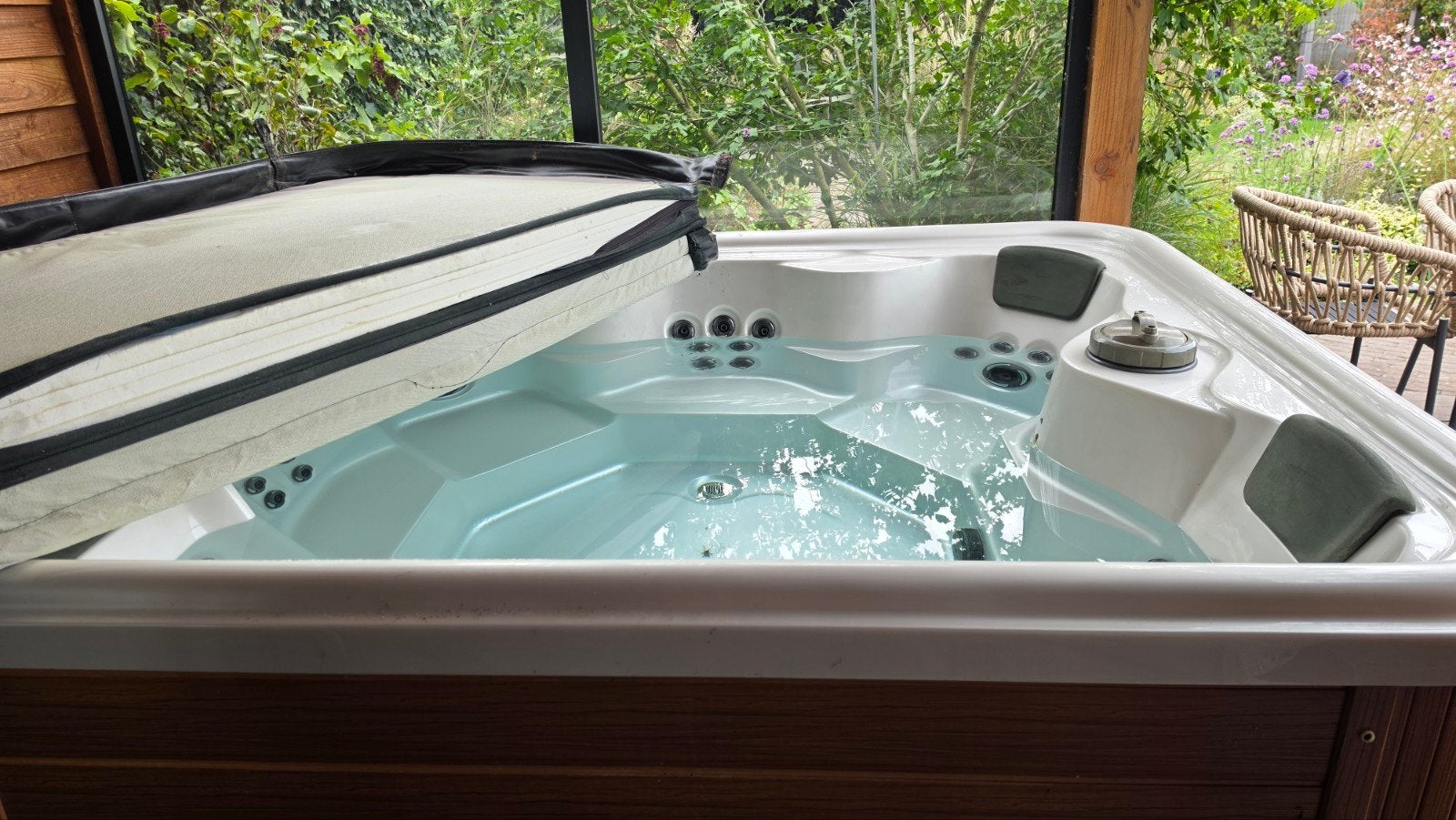 Gebruikte Jacuzzi met Afdekzeil 1.95x2.20  (6 zitplekken), Ophalen, Gebruikt, Afdekzeil, Vast