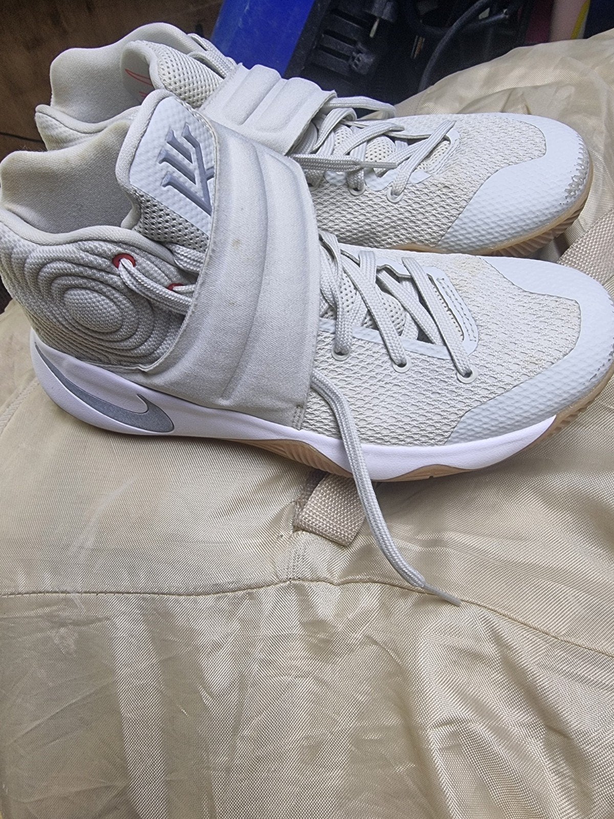 Nike Kyrie Flytrap III - Zo goed als nieuw - Maat 40,5, Ophalen, Overige kleuren, Nike, Sneakers of Gympen