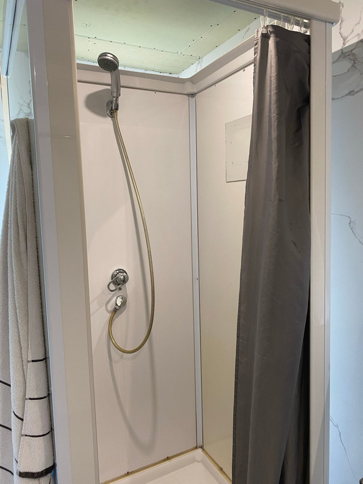 Nood Douchecabine met douchegordijn en kraan, Ophalen, Gebruikt, Chroom, Douche