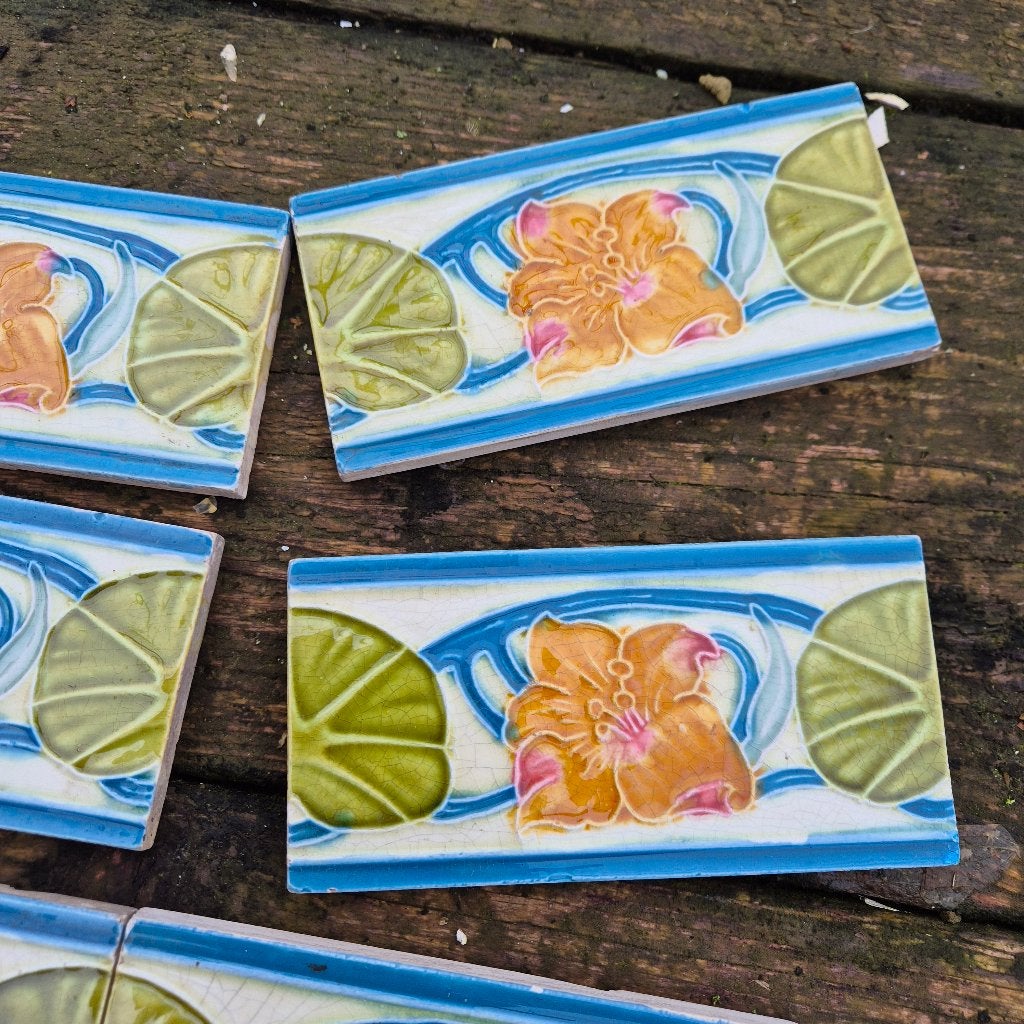 44 antieke randtegels 15x7,5 cm decor in relief, Antiek en Kunst, Antiek | Wandborden en Tegels, Ophalen