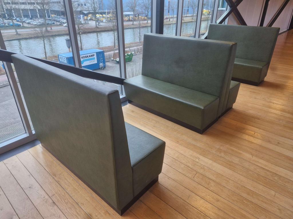 2x treinbank (olijf) groen los te koop of als partij (160cm), Huis en Inrichting, Banken | Bankstellen, VST, Minder dan 75 cm