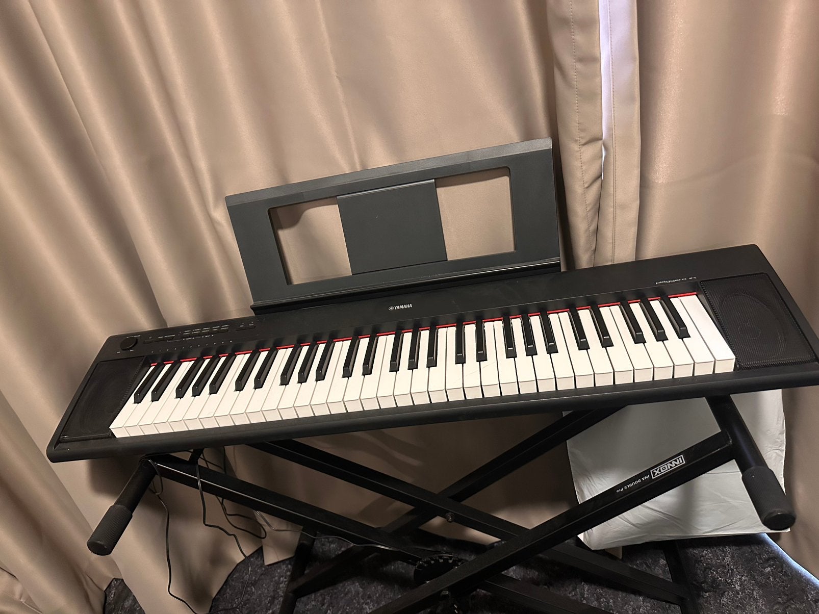Yamaha Piaggero NP-12 + keyboard stand, Ophalen of Verzenden, Zo goed als nieuw, Zwart, Piano