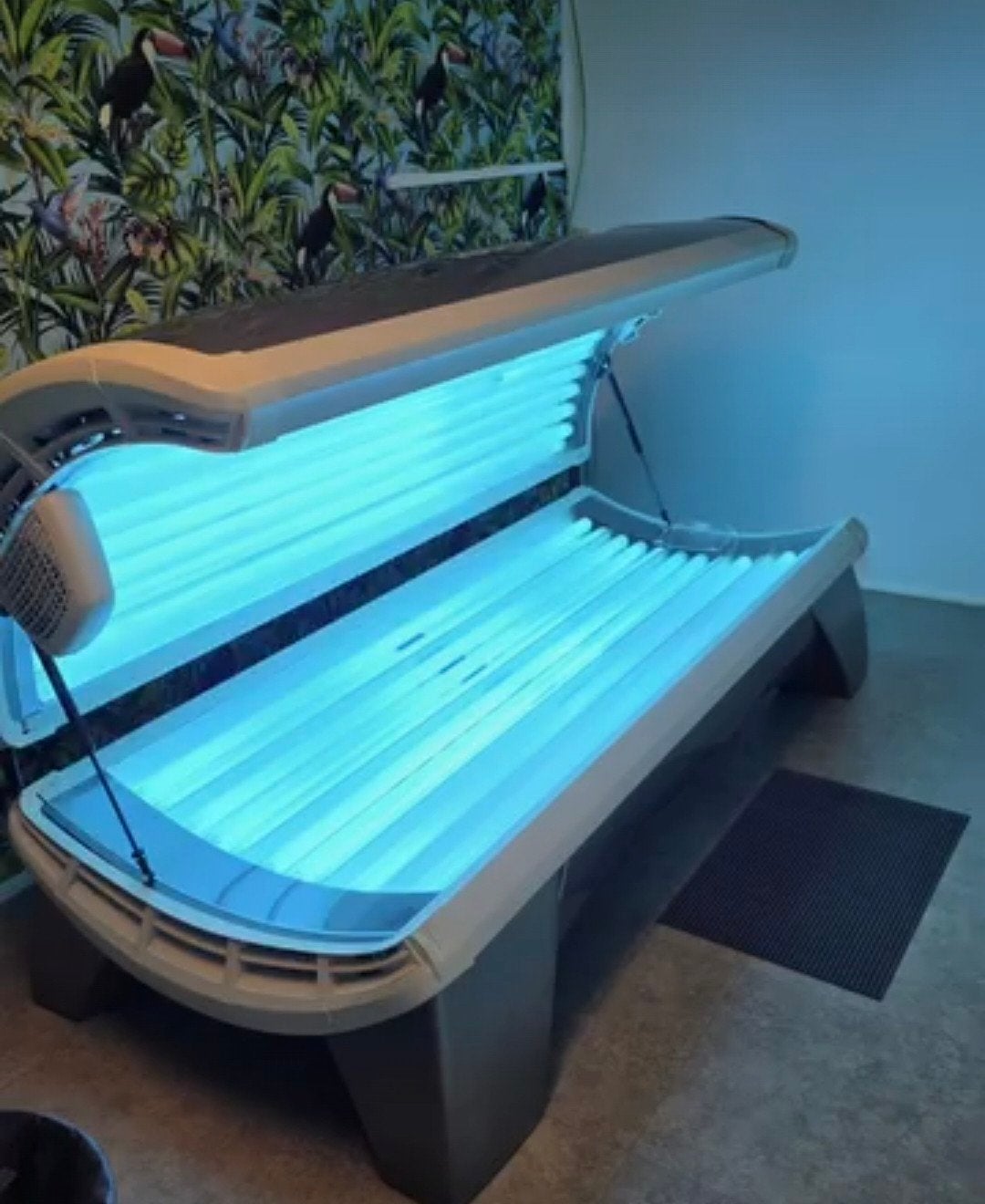 Zonnebank met ventilatie en gezichtsbruiner - perfecte staat, Ophalen of Verzenden, Zo goed als nieuw, Zonnebank dubbelzijdig