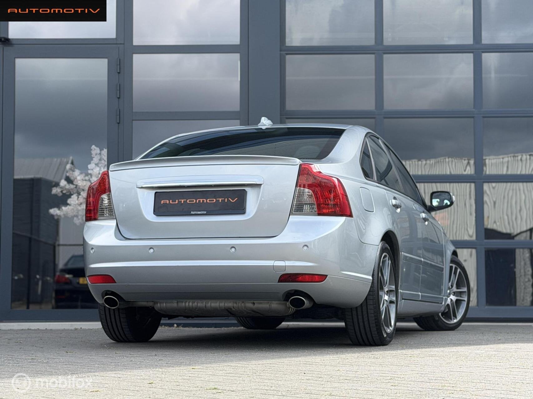Volvo S40 2.5 T5 Summum AUTOMAAT / LEDER / UNIEKE STAAT, Auto's, Volvo, Gebruikt, 700 kg, Automatische klimaatregeling, Sedan