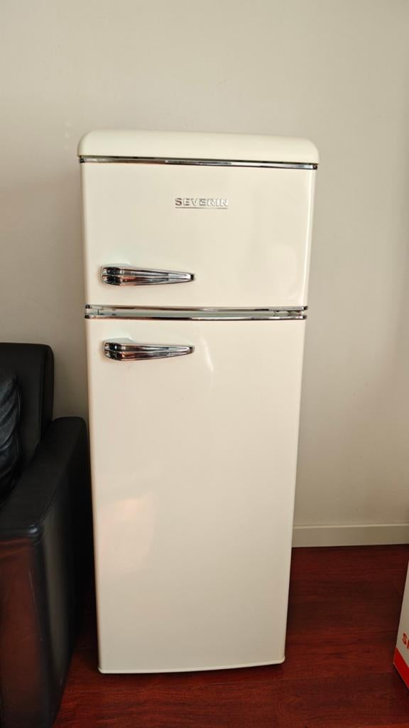 Severin Retro Koelkast met Vriesvak - Crème, Ophalen, 200 liter of meer, Zo goed als nieuw, 140 tot 160 cm