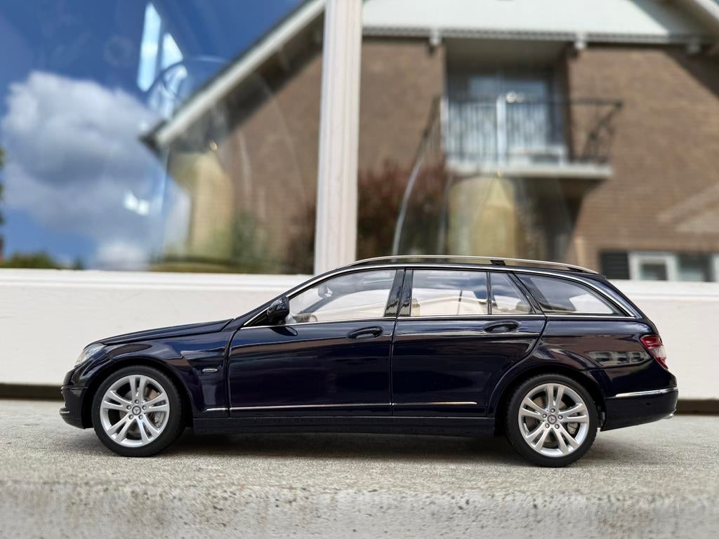 1:18 Mercedes C-Klasse T-Modell Avantgarde S204 blue Autoart, Hobby en Vrije tijd, Modelauto's | 1:18, Auto, Autoart, Ophalen of Verzenden