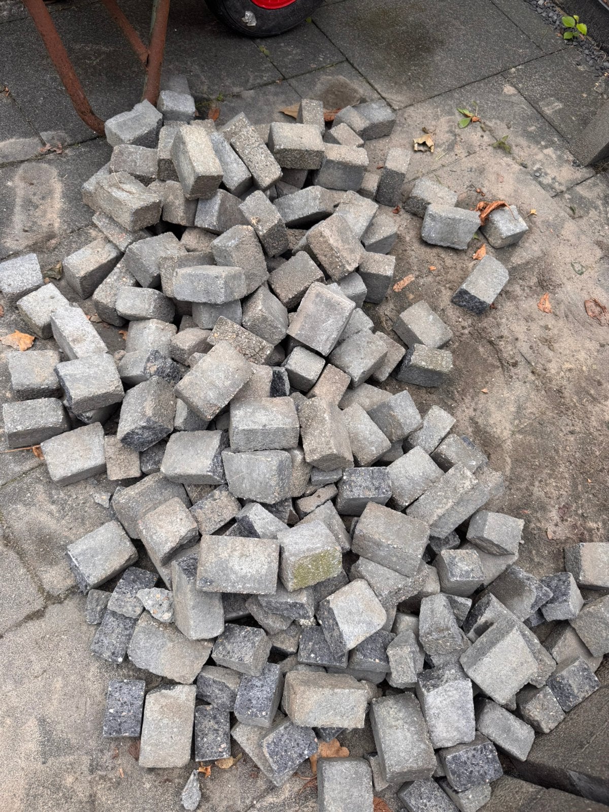 Restje halve waaltjes, Ophalen, Gebruikt, Beton, Klinkers