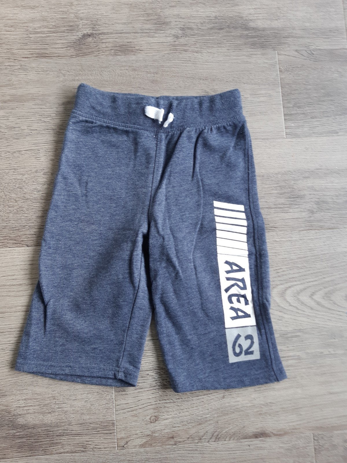 korte broek, Kinderen en Baby's, Kinderkleding | Maat 122, Ophalen of Verzenden, Jongen, Broek