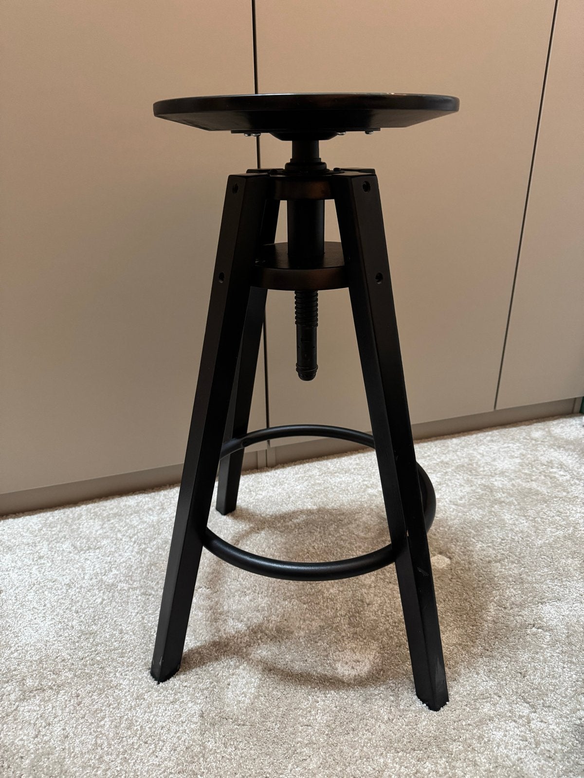 IKEA Dalfred barkruk, zwart, in hoogte verstelbaar, Huis en Inrichting, Barkrukken, Ophalen, Gebruikt, In hoogte verstelbaar, 60 tot 90 cm
