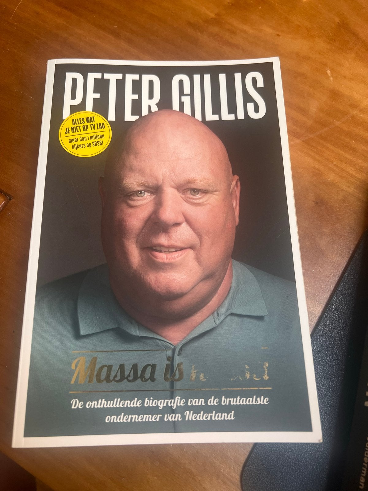 Peter Gillis: Massa is Kassa - De onthullende biografie, Boeken, Ophalen of Verzenden, Zo goed als nieuw, Film, Tv en Media