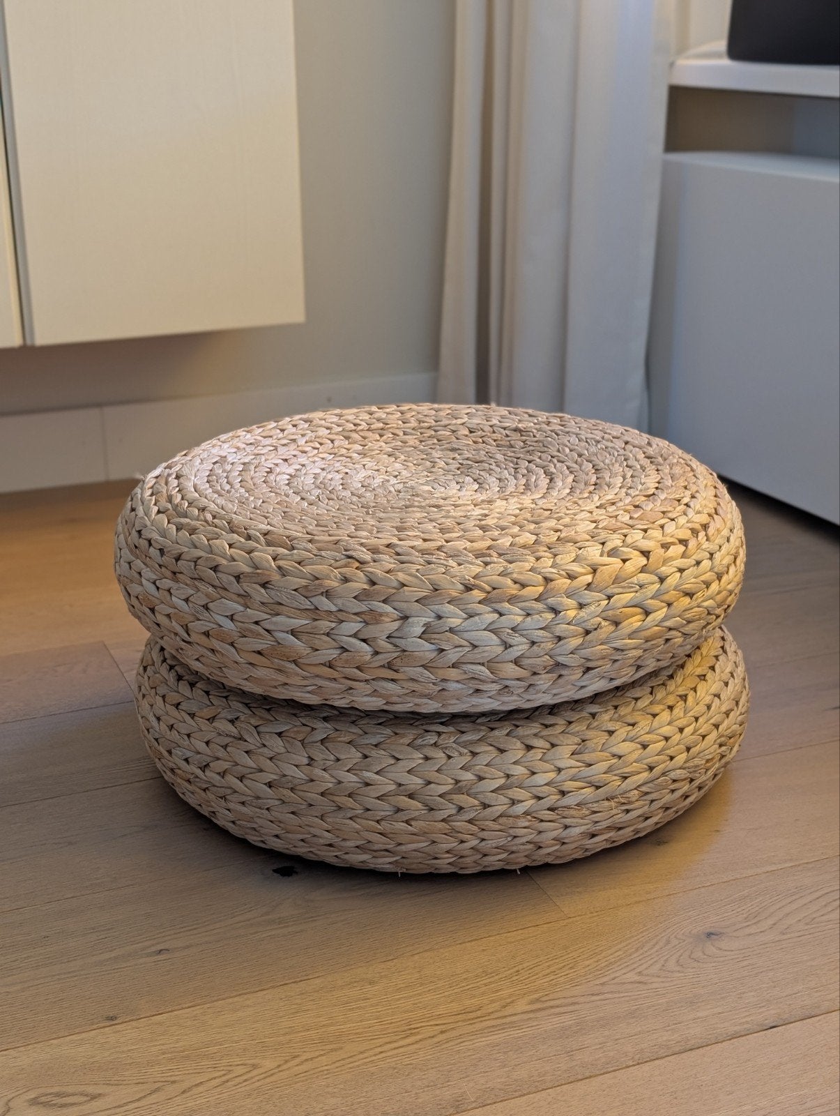 2 keer Ikea Alseda poef voetenbank, Ophalen, Zo goed als nieuw, Rond, 50 tot 75 cm