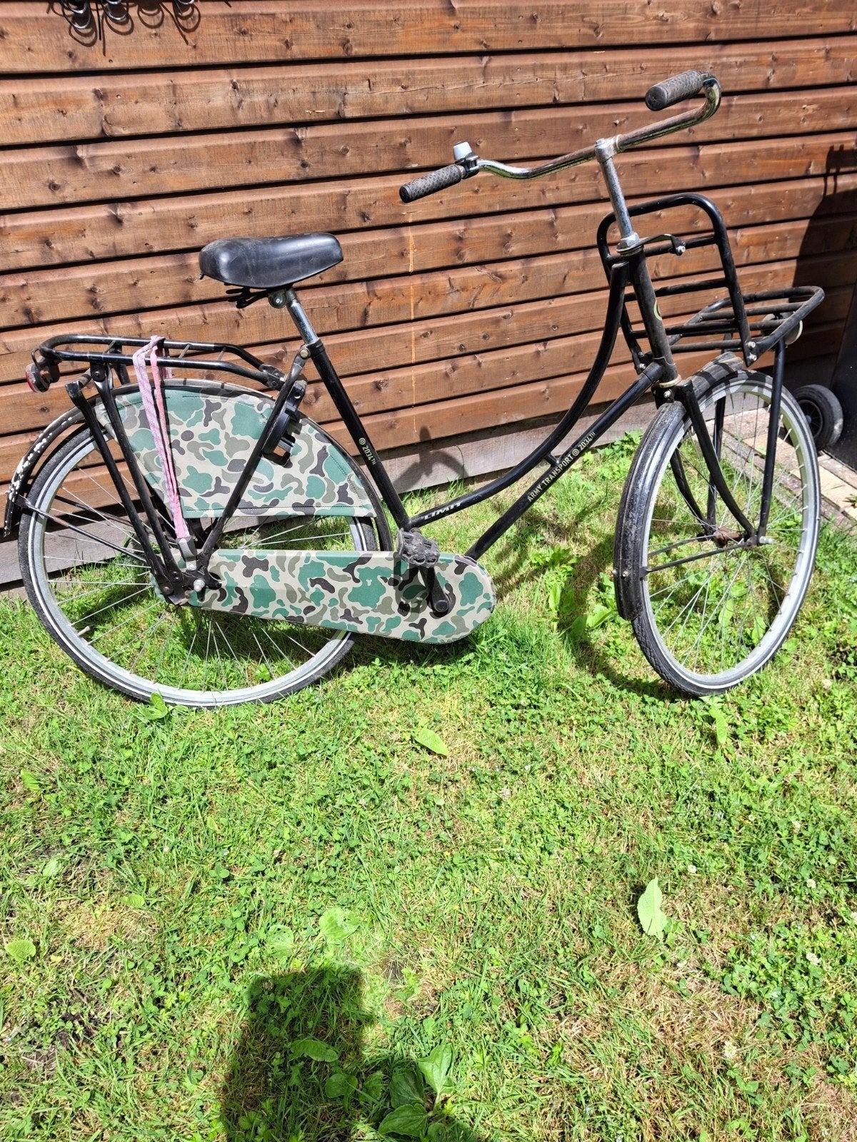 Opoefiets zwart met bijzondere kettingkast en jasbeschermers, Ophalen, Gebruikt, Limit