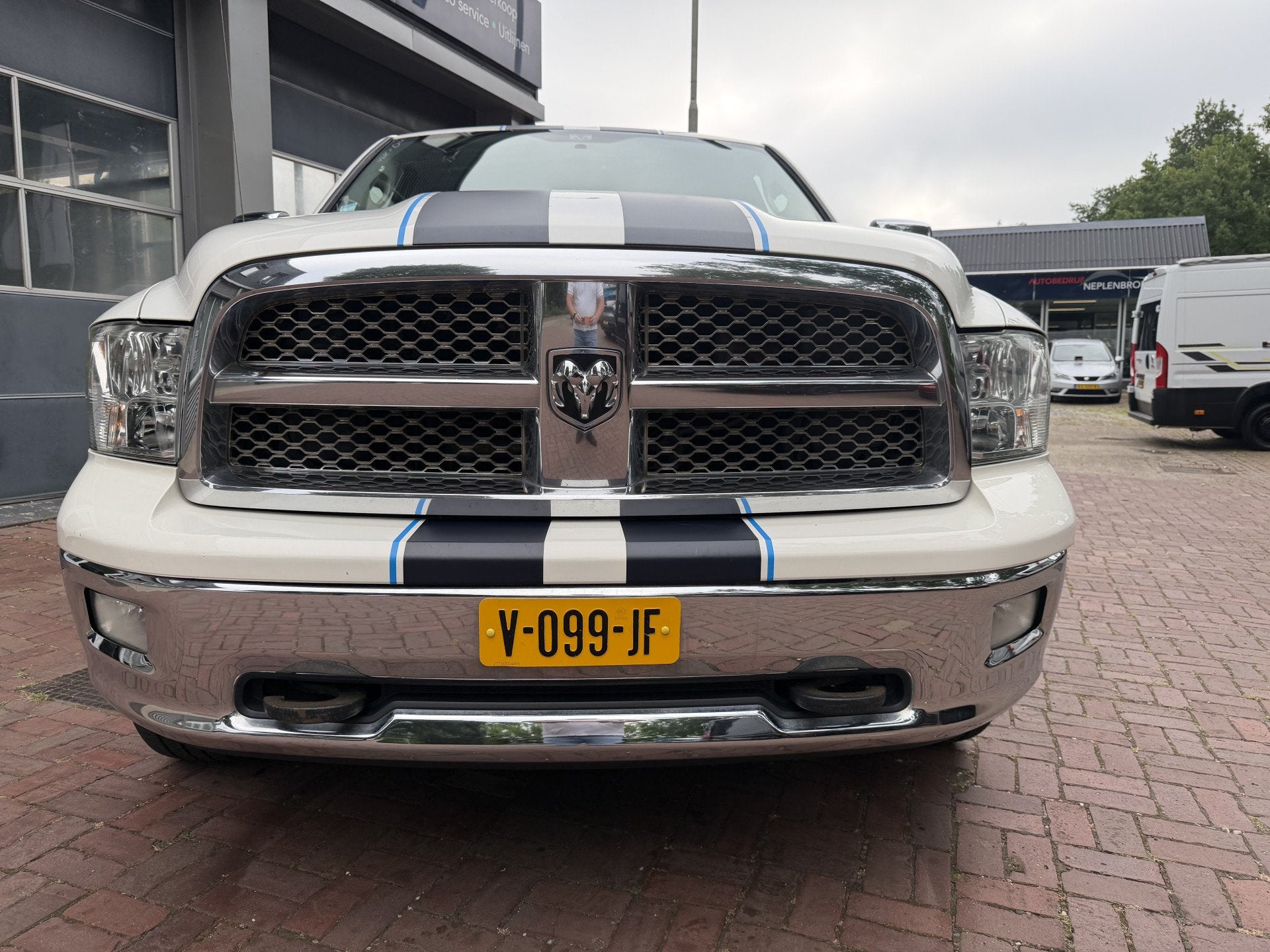 Dodge Ram 1500 5.7 V8 4x4 Quad Cab 6'4 120 Liter gas 2009 yo, Auto's, Automaat, Gebruikt, 5654 cc, Wit
