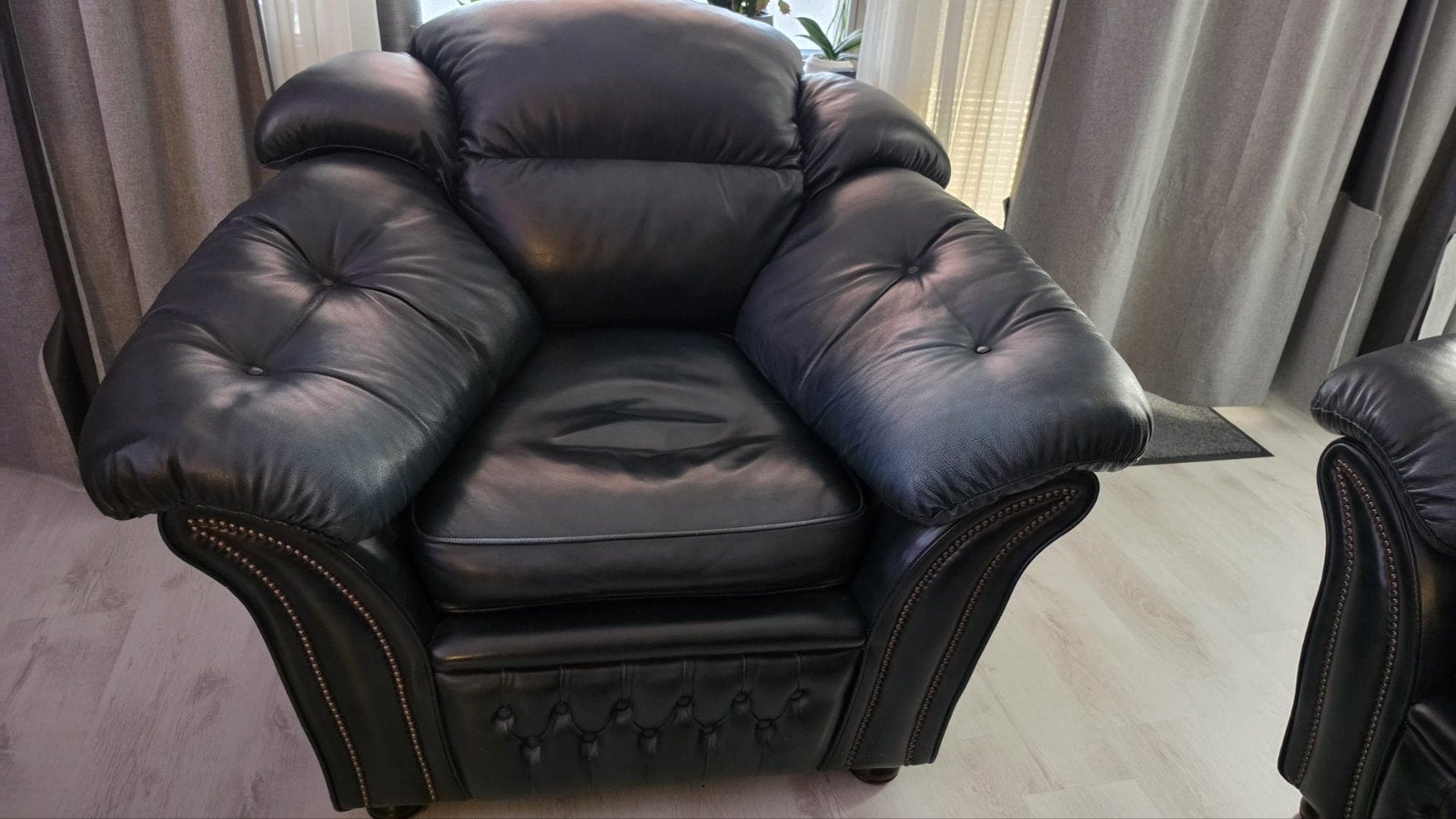 Foto 5 van Originele Springvale Leather Chesterfield Set uit 2014!