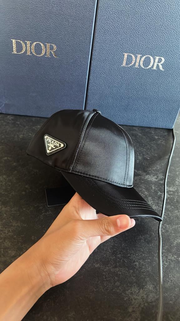 Prada petje, Kleding | Heren, Hoeden en Petten, Ophalen of Verzenden, Zo goed als nieuw, One size fits all, Pet