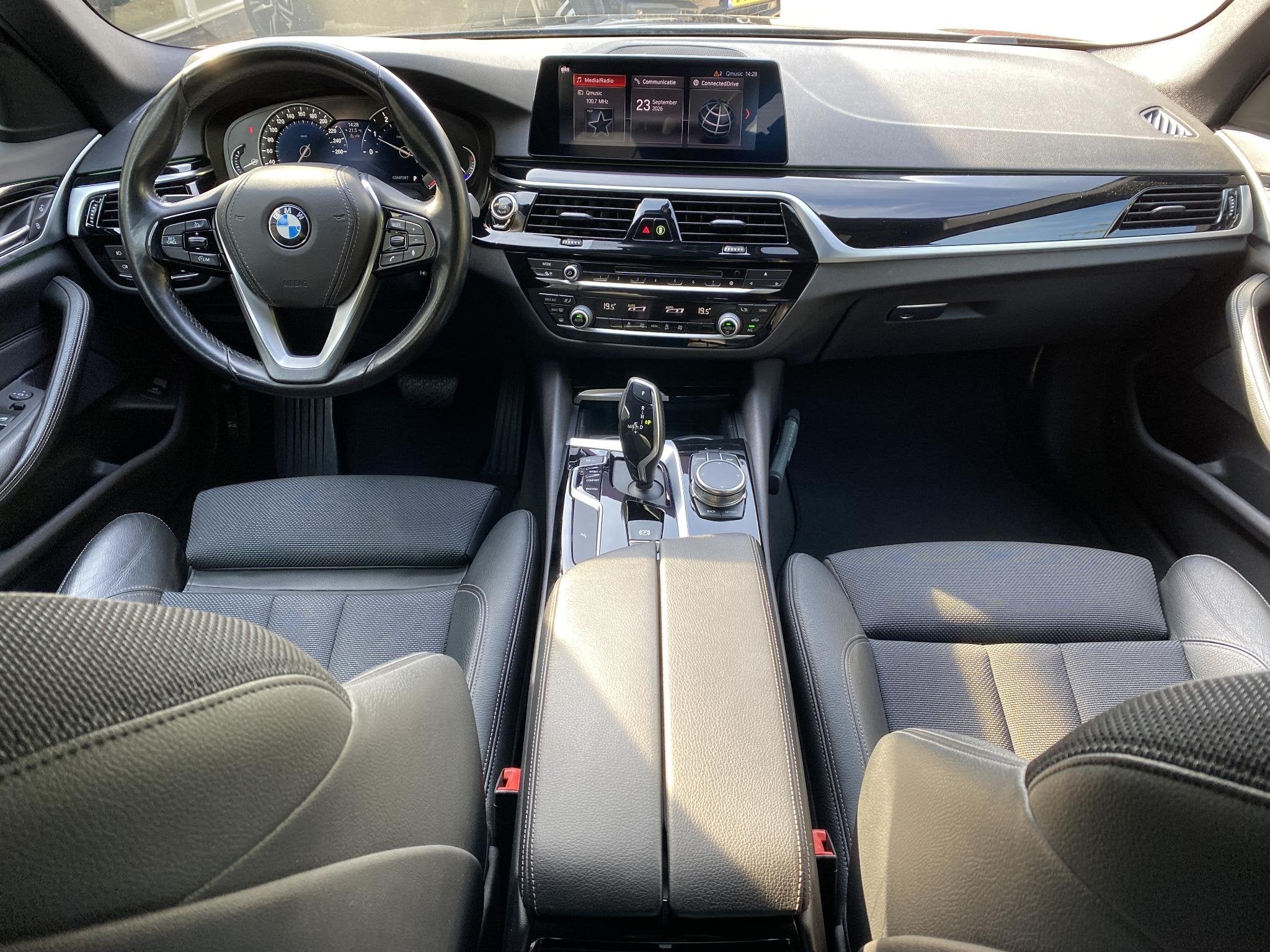 BMW 5-serie Touring 520i Corporate Lease Executive Elek trek, Automaat, 1998 cc, Achterwielaandrijving, Euro 6