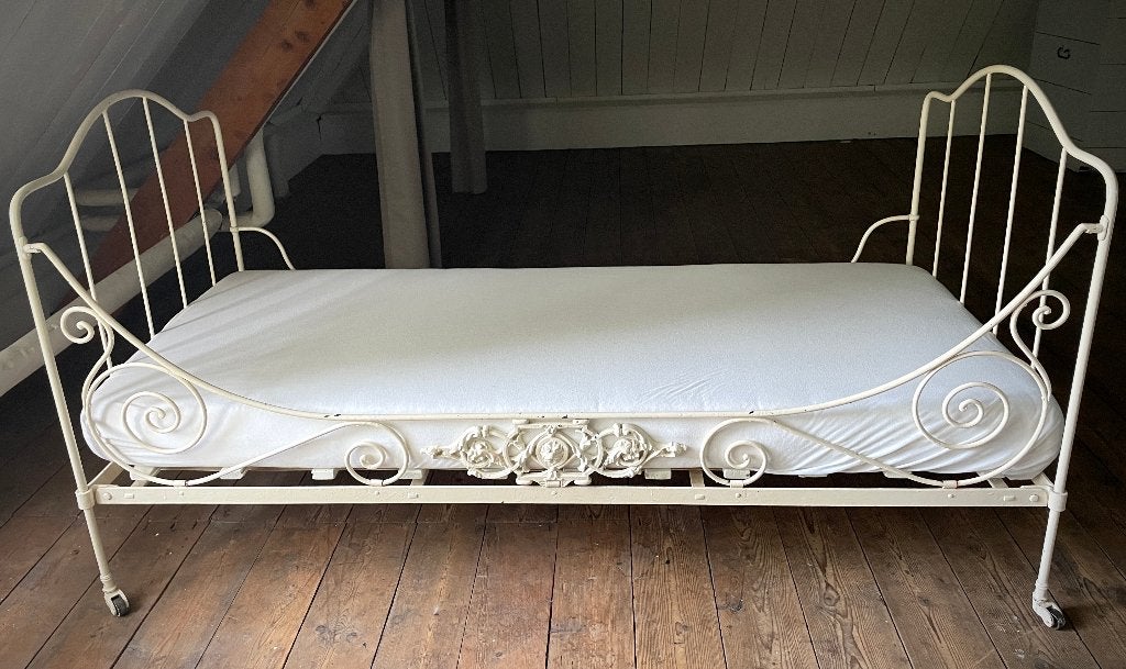 1 persoons brocant ijzeren bed met spijlen en smeedijzer, Ophalen, Gebruikt, 90 cm, Eenpersoons