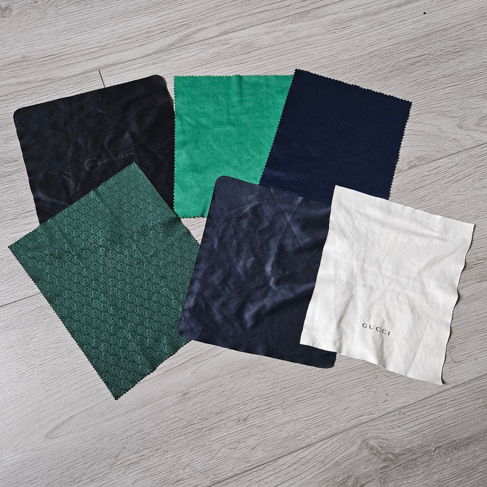 Kastopruiming: Diverse brillendoekjes, waaronder Gucci, Ophalen of Verzenden, Zo goed als nieuw, Overige kleuren, Overige merken