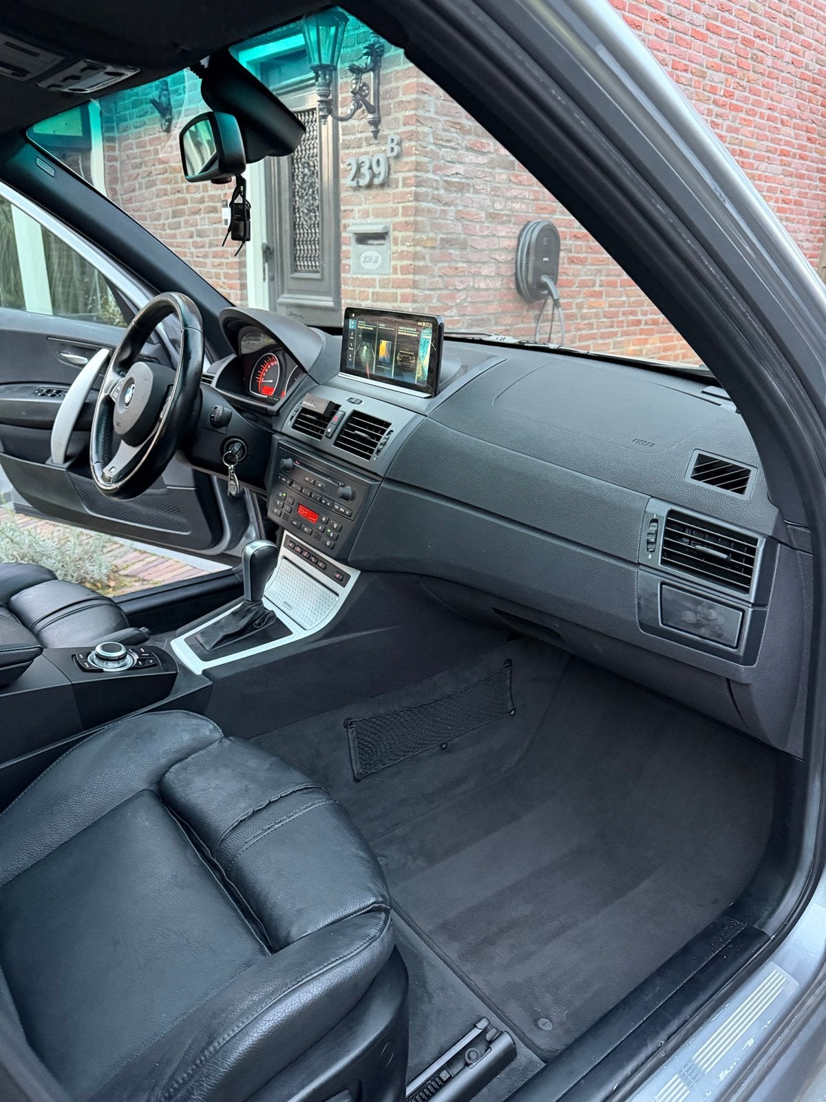 Foto 17 van Bmw X3 3.0i high exclusive M uitvoering, pano-dak, leder
