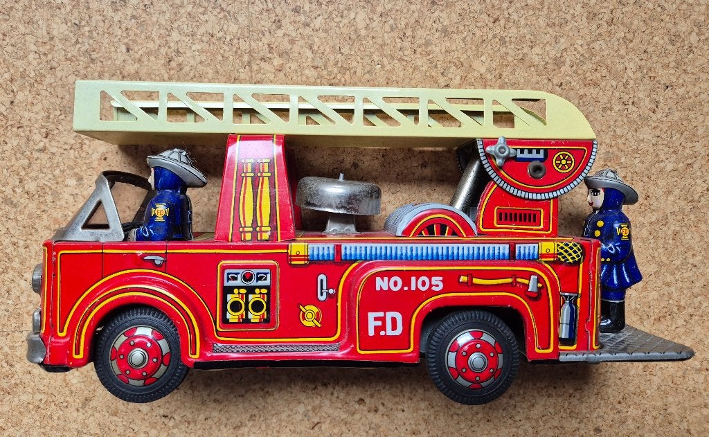 Vintage, jaren ‘60, kleurrijke brandweerwagen met ladder, Verzamelen, Ophalen of Verzenden, Zo goed als nieuw, Auto's