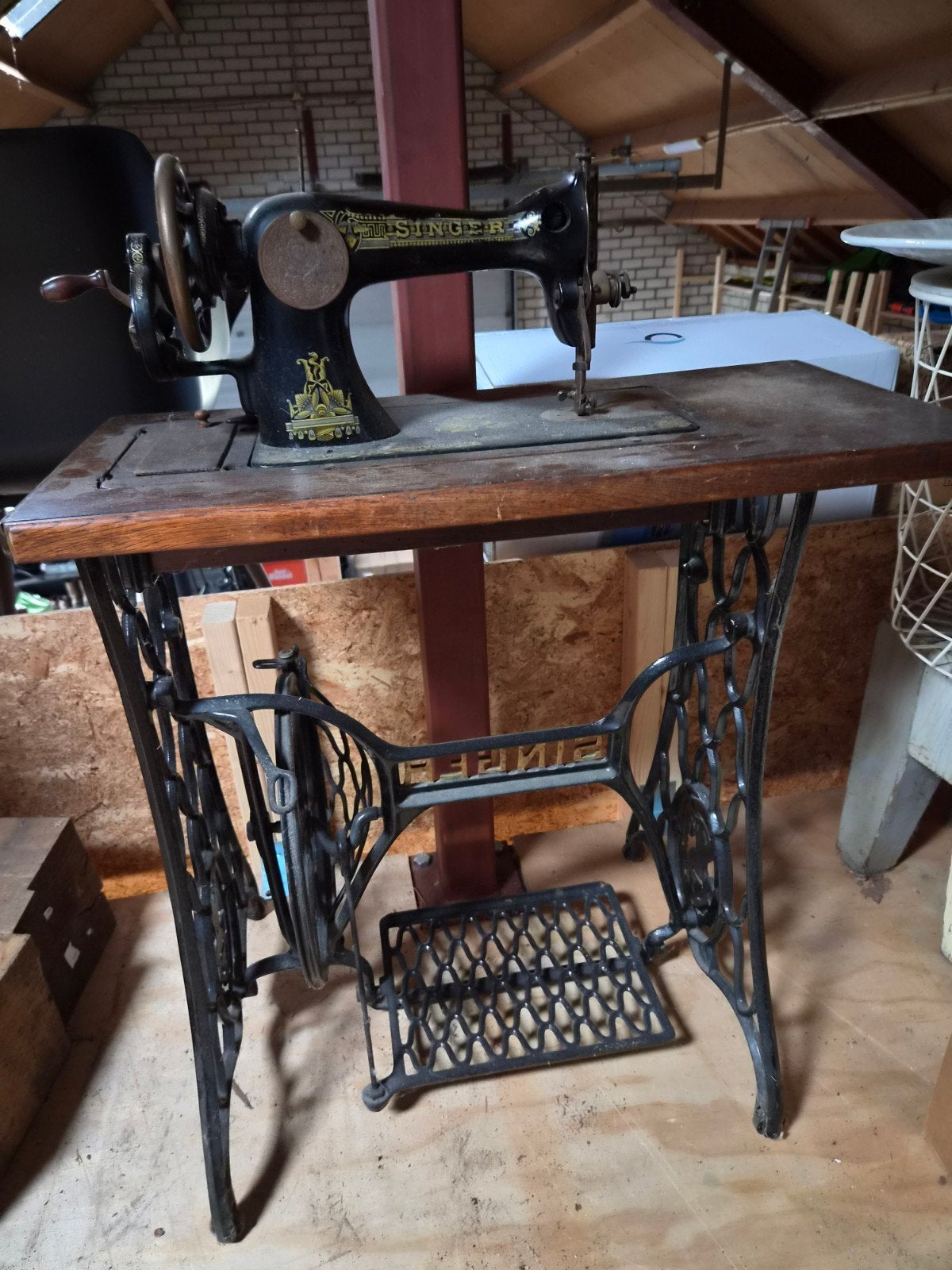 Antieke Singer Naaimachine met Onderstel, Ophalen